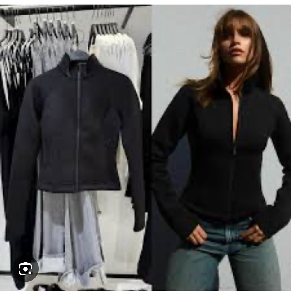 SCUBA EFFECT JACKET
BLACK. Turtleneck Sweater. Size XXL